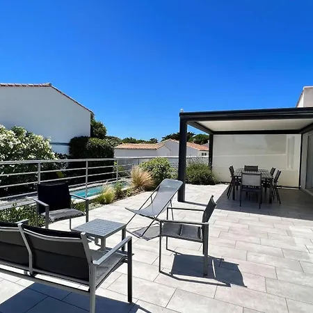 Avec Piscine Privee, A Proximite De La Et Du Centre De Thalasso *