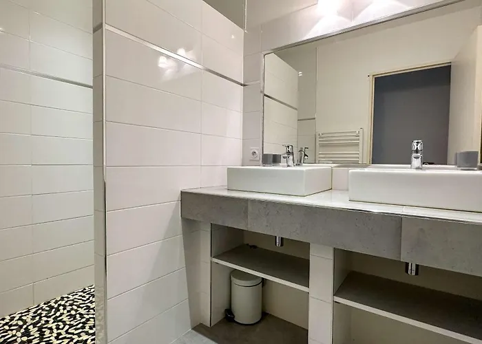 Avec Piscine Privée, à Proximité De La Et Du Centre De Thalasso Villa