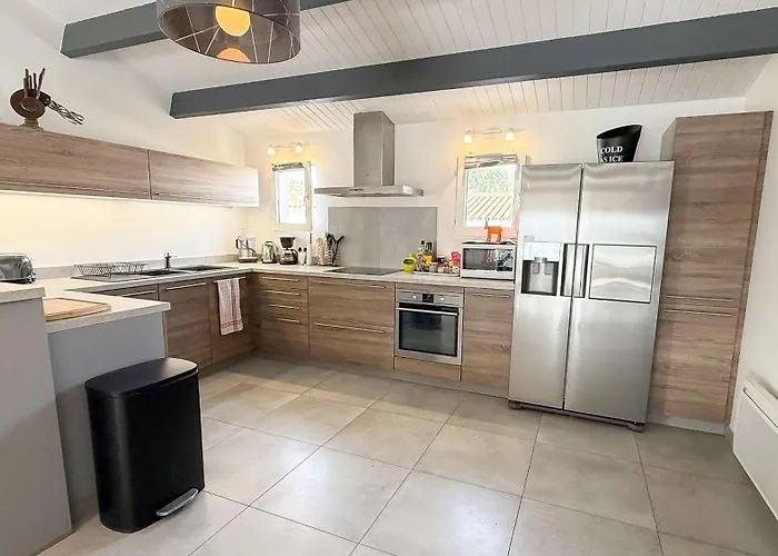 Avec Piscine Privée, à Proximité De La Et Du Centre De Thalasso *